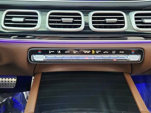 Used 2025 Mercedes-Benz GLS 450 4MATIC image 54