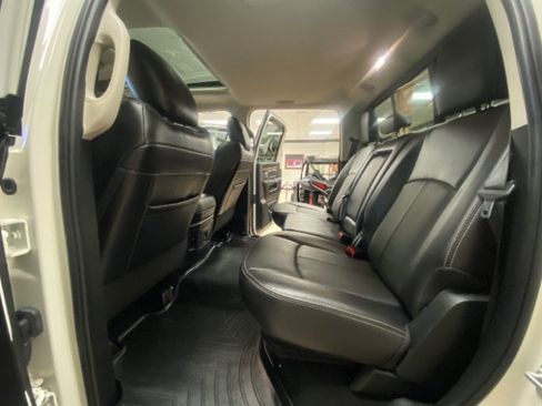 Used 2018 RAM 2500 Laramie w/ Convenience Group AWD/4WD image 5