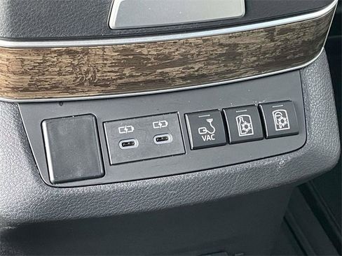 Used 2025 Toyota Sienna Platinum image 13