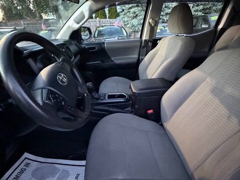 Used 2016 Toyota Tacoma SR AWD/4WD image 8