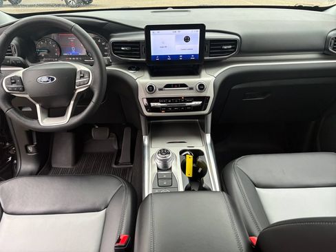 Used 2024 Ford Explorer XLT w/ Equipment Group 202A AWD/4WD image 17