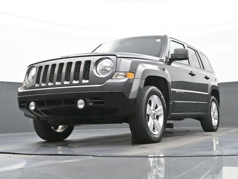 Used 2017 Jeep Patriot Sport image 43