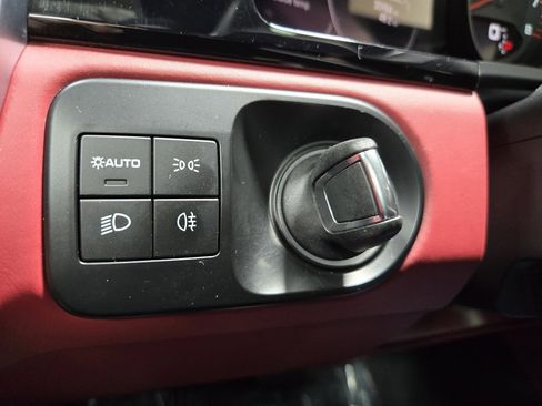 Used 2022 Porsche Cayenne Platinum Edition image 18