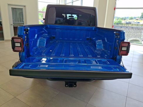 Used 2021 Jeep Gladiator Sport AWD/4WD image 27
