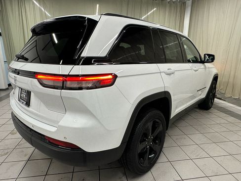 Used 2023 Jeep Grand Cherokee Altitude image 6