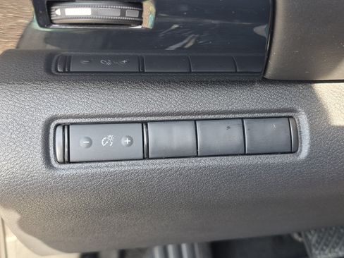 Certified 2025 Nissan Pathfinder S FWD image 31