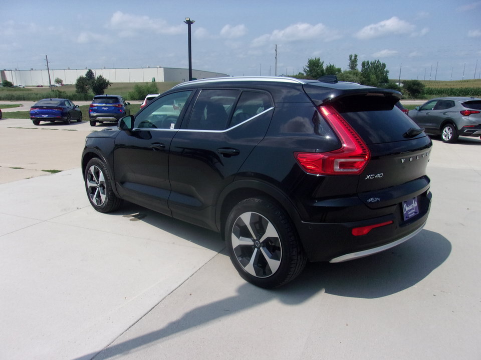 Used 2024 Volvo XC40 B5 Plus AWD/4WD image 7