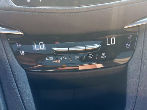 Certified 2022 Cadillac XT5 Premium Luxury FWD image 35
