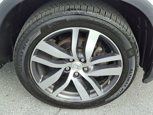 Used 2017 Honda Pilot Touring image 11