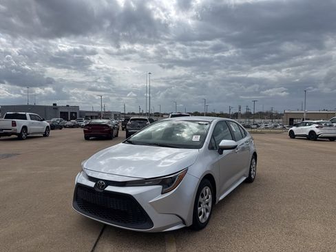 Used 2022 Toyota Corolla LE image 6