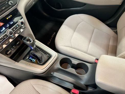 Used 2020 Hyundai Elantra SE FWD image 23