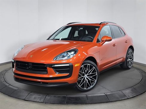 Certified 2025 Porsche Macan image 1