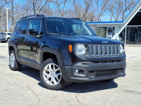 Used 2018 Jeep Renegade Latitude w/ Cold Weather Group image 2