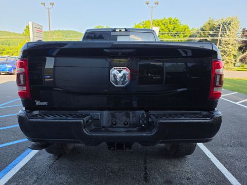 Used 2022 RAM 3500 Laramie AWD/4WD image 4