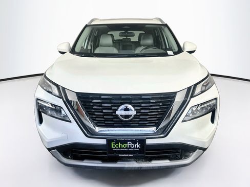 Used 2023 Nissan Rogue SV w/ SV Premium B Package FWD image 2