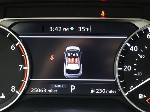 Used 2023 Nissan Rogue SV w/ SV Premium B Package image 18