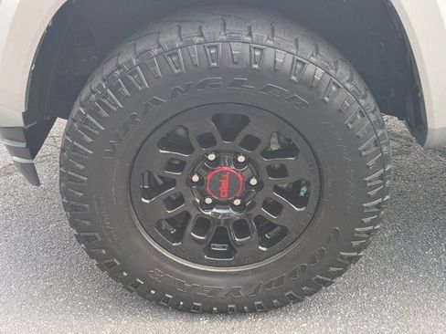 Used 2022 Toyota Tacoma SR5 w/ Technology Package RWD image 11