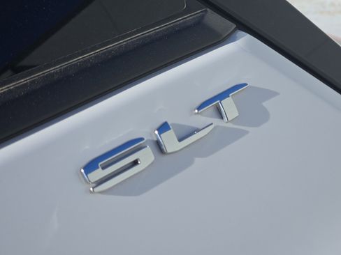 Used 2022 GMC Terrain SLT w/ Infotainment Package II image 14