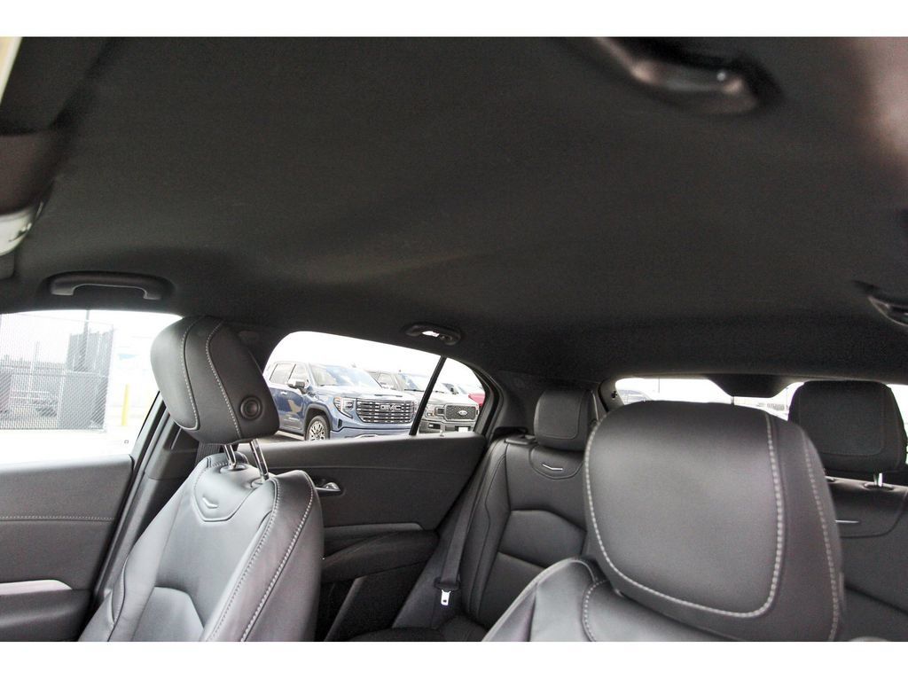 Used 2025 Cadillac XT4 Premium Luxury FWD image 29