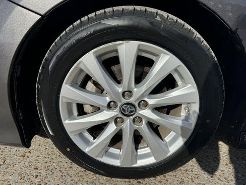 Used 2019 Toyota Camry LE image 9