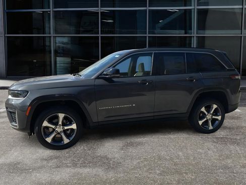 New 2026 Jeep Grand Cherokee Limited w/ Luxury Tech Group II RWD image 4