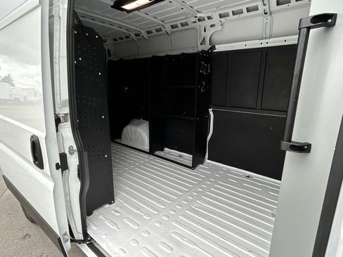 Used 2024 RAM ProMaster 2500 w/ Convenience Group FWD image 18
