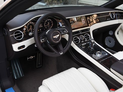 Used 2024 Bentley Continental GT image 12