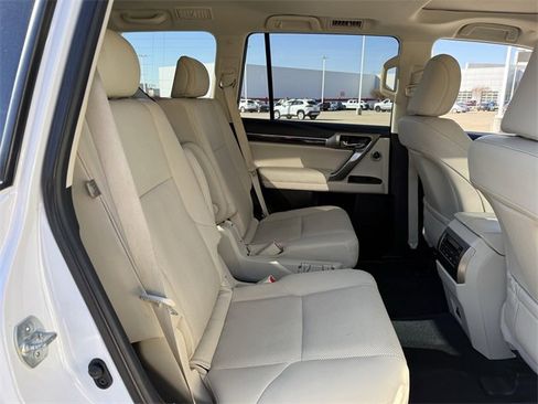 Used 2023 Lexus GX 460 Premium w/ Accessory Package image 33