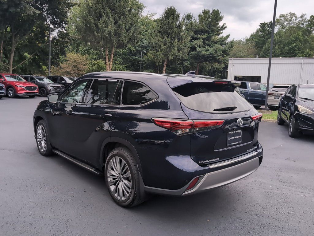 Used 2021 Toyota Highlander Platinum AWD/4WD image 16