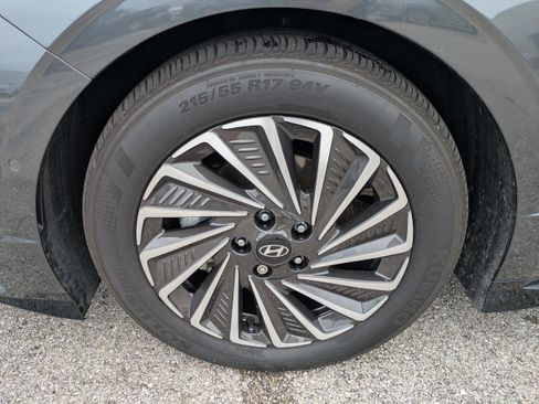 Used 2025 Hyundai Sonata Limited FWD image 11