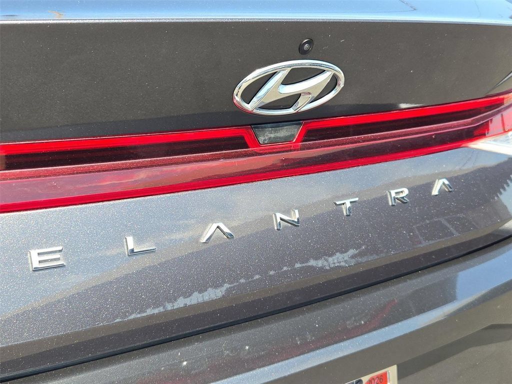 Used 2022 Hyundai Elantra SE w/ Cargo Package FWD image 20