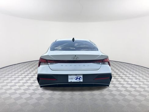 Used 2024 Hyundai Elantra SEL FWD image 6
