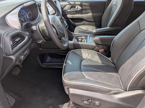 New 2026 Chrysler Pacifica Limited w/ S Appearance Package image 4