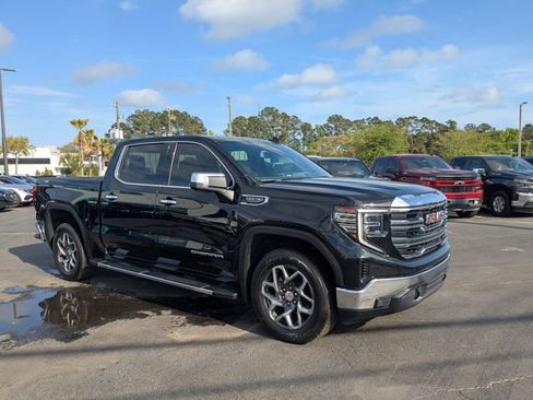 Used 2022 GMC Sierra 1500 SLT AWD/4WD image 3