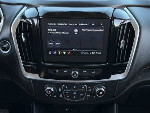 Used 2020 Chevrolet Traverse LT FWD image 17