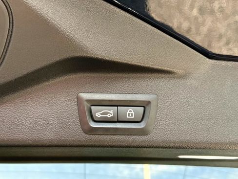 Used 2022 BMW X5 sDrive40i w/ M Sport Package RWD image 12