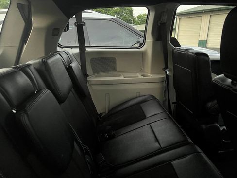 Used 2019 Dodge Grand Caravan SXT FWD image 13