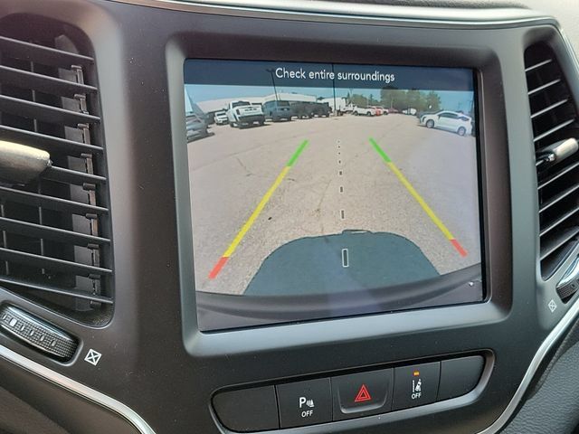 Used 2021 Jeep Cherokee Latitude Lux w/ Comfort/Convenience Group AWD/4WD image 17