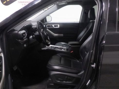 Used 2022 Ford Explorer XLT w/ Equipment Group 202A AWD/4WD image 8