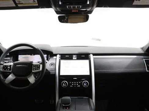 Used 2024 Land Rover Discovery Dynamic SE AWD/4WD image 14