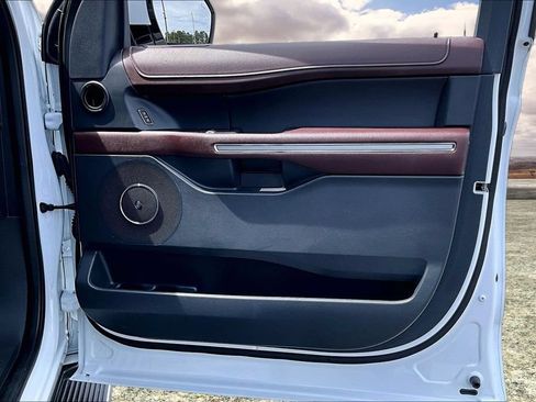 Used 2022 Ford Expedition Max Limited RWD image 27