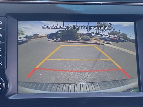 Used 2017 Kia Sedona LX w/ LX Essentials Premium Package FWD image 27