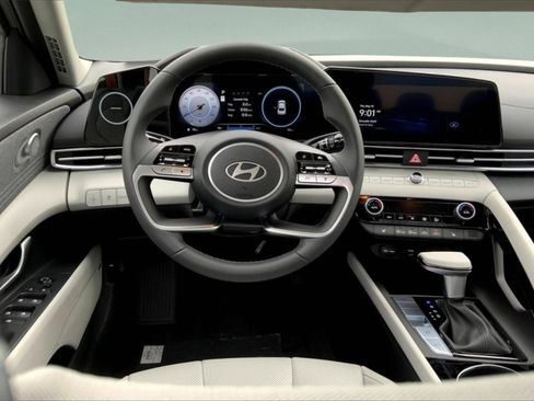 New 2025 Hyundai Elantra Limited image 16