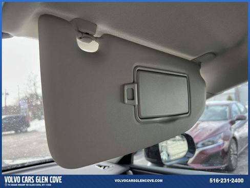 Used 2026 Volvo XC60 B5 Core w/ Climate Package PRO image 32