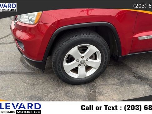 Used 2011 Jeep Grand Cherokee Laredo AWD/4WD image 9