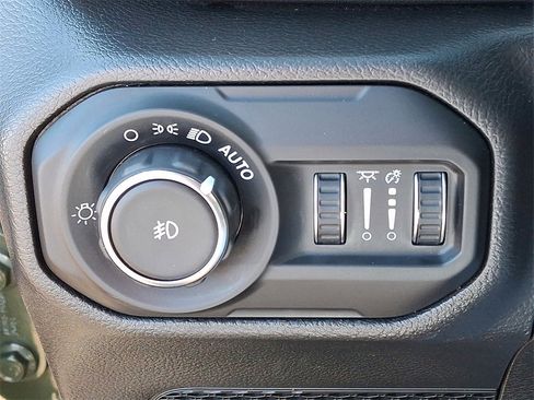 Used 2021 Jeep Wrangler Unlimited Sahara image 28