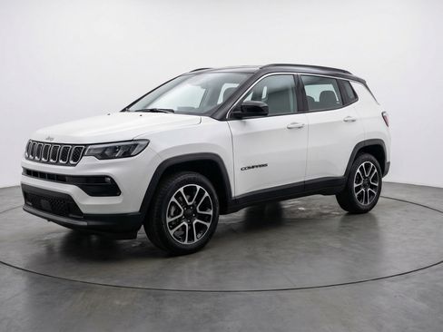 Used 2025 Jeep Compass Trailhawk image 3