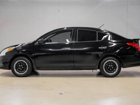 Used 2019 Nissan Versa SV FWD image 15