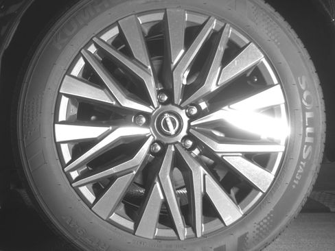Used 2025 Nissan Altima 2.5 SV FWD image 14
