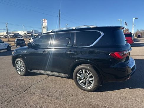 Used 2019 INFINITI QX80 Luxe w/ All-Season Package image 8